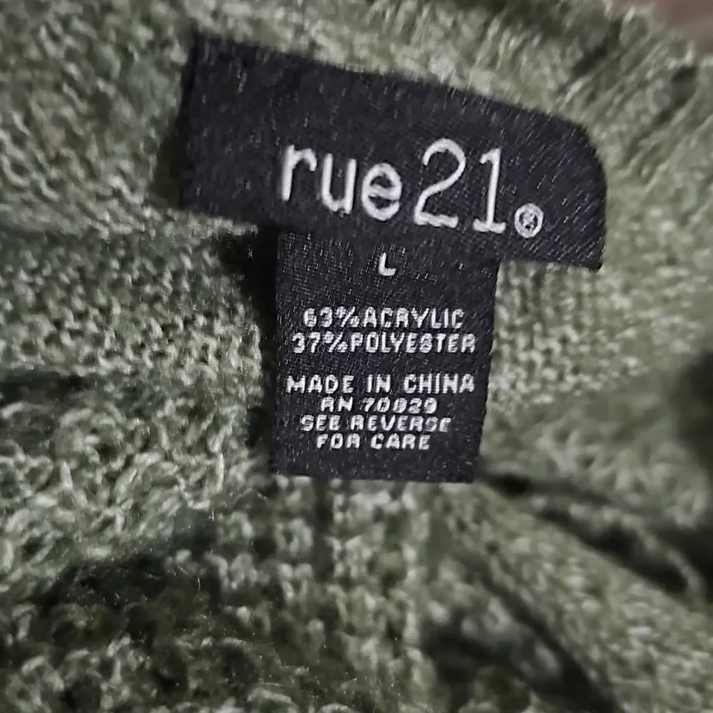 Rue 21 Sweater. Longsleeve. Fashion Design Distressed Hem.